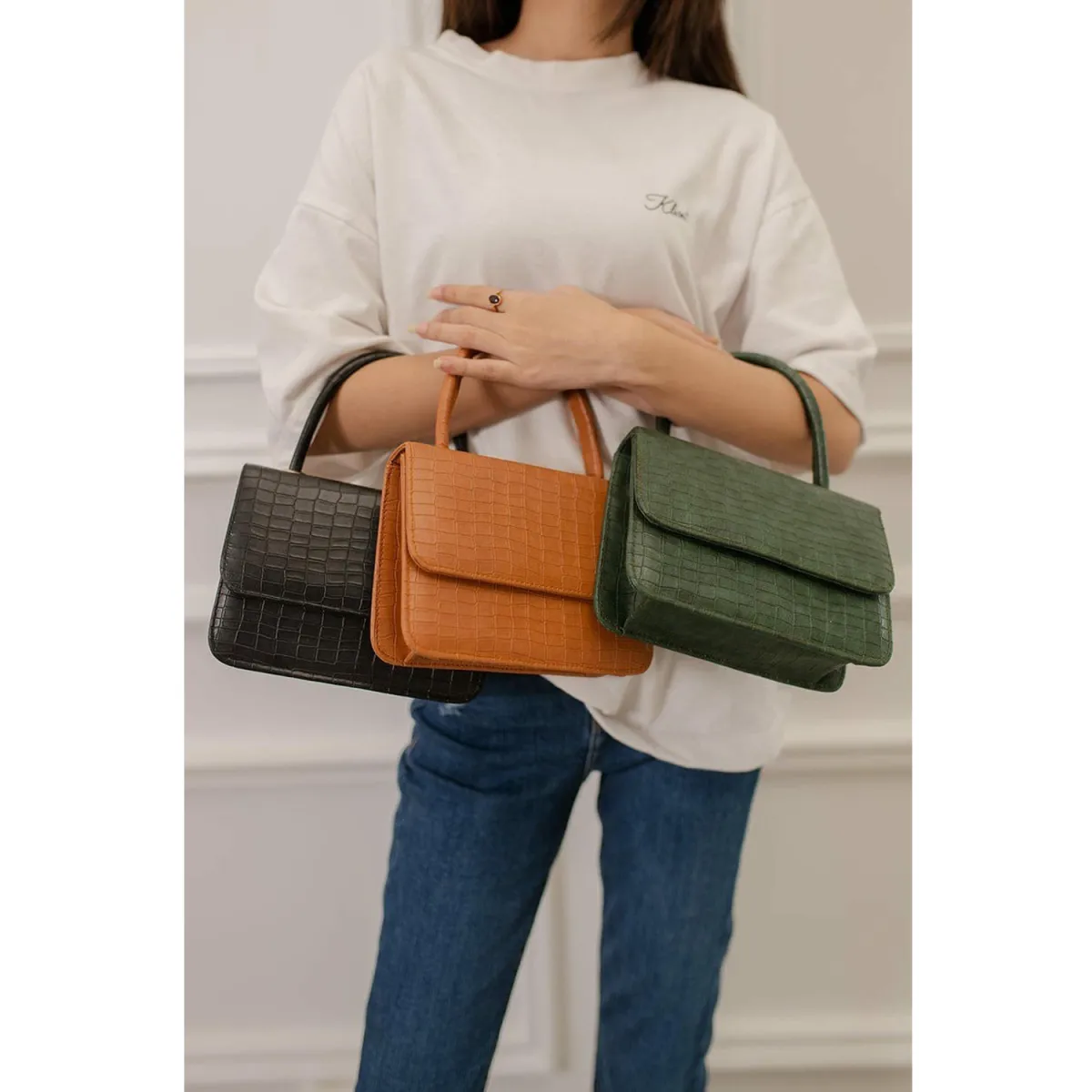 Premium Emerald Green Croco-Textured Mini Handbag – Elegant Top-Handle Purse with Gold-Tone Chain Strap - Image 5