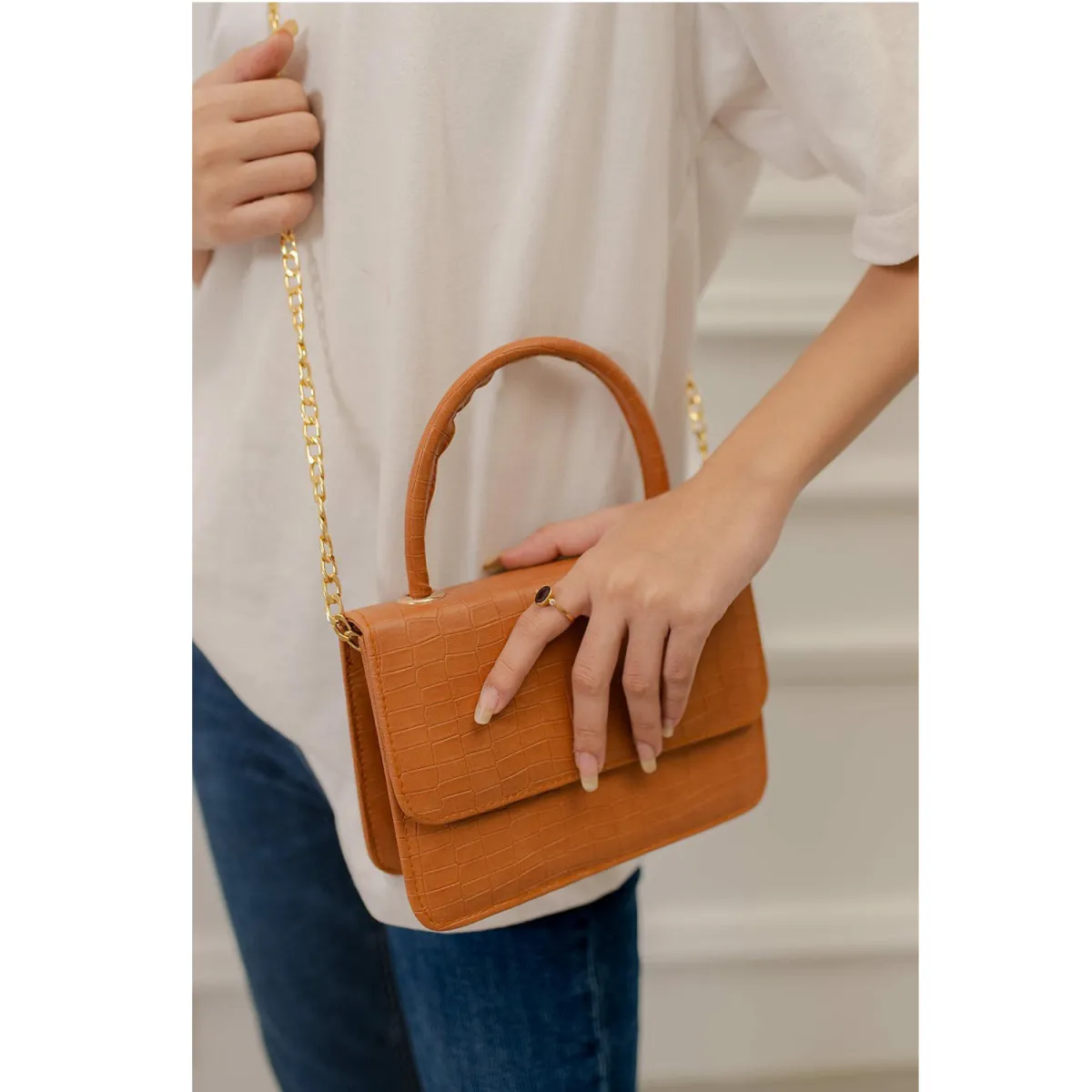 Premium Emerald Green Croco-Textured Mini Handbag – Elegant Top-Handle Purse with Gold-Tone Chain Strap - Image 6