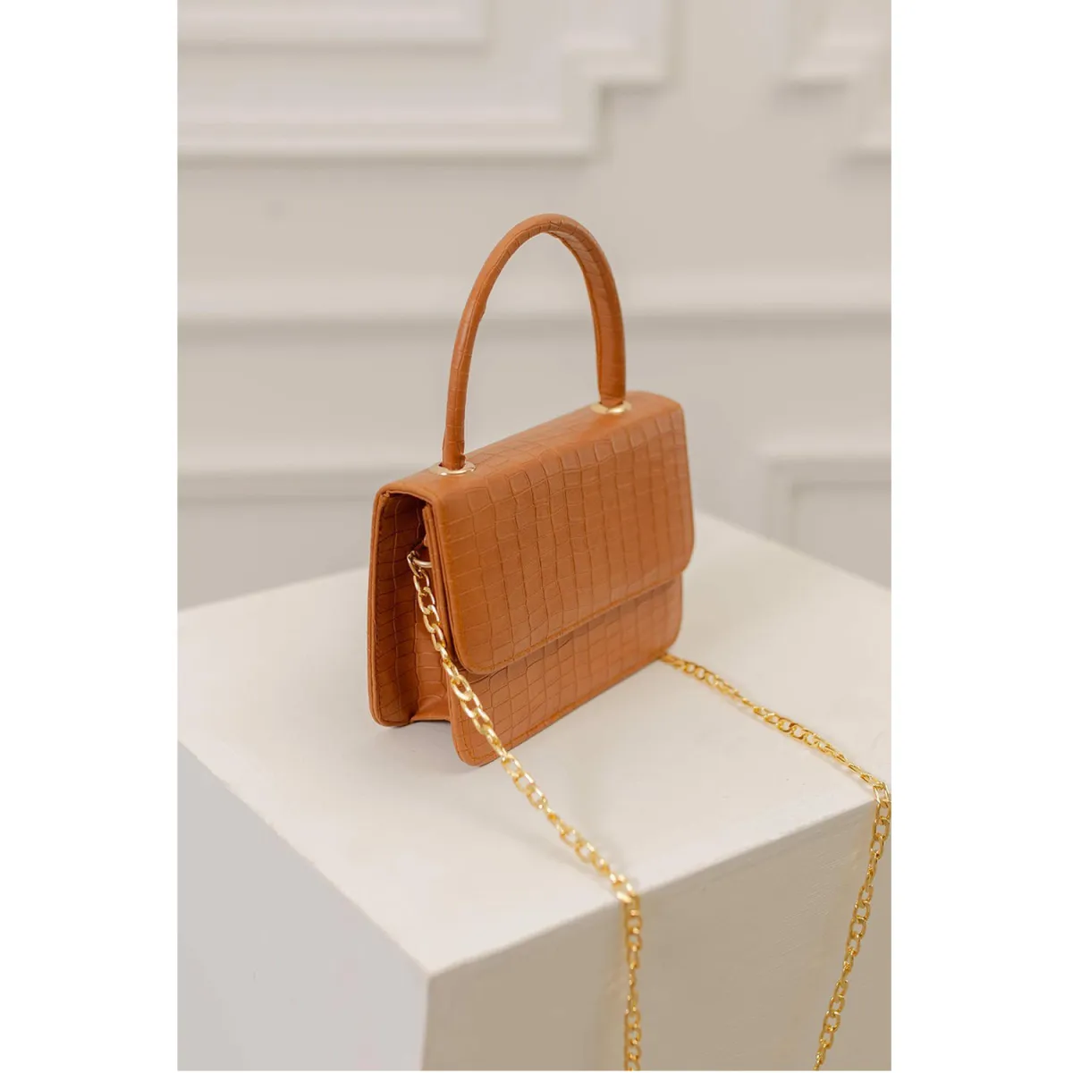 Premium Emerald Green Croco-Textured Mini Handbag – Elegant Top-Handle Purse with Gold-Tone Chain Strap - Image 8